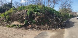 FOTOGALLERY Cesa, di rifiuti speciali in via Fasci Siciliani: lavori in corso da oltre 5 anni. Si rischia di perdere il finanziamento