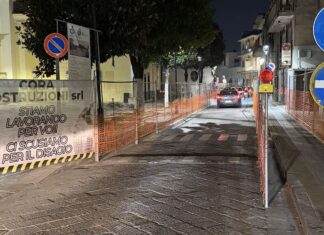 FOTO Cesa, cantieri piazza De Michele e villa Moro: ditta e sindaco corrono ai ripari sulle misure di sicurezza