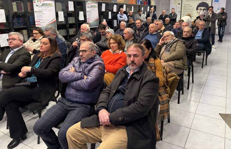 FOTO Cesa, soltanto i soliti noti all’iniziativa del Pd. Tra i presenti Mangiacapra e Autiero: tira e molla