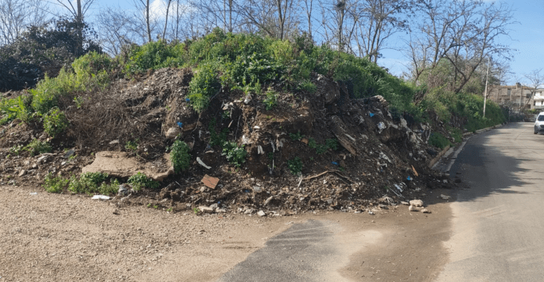 FOTOGALLERY Cesa, rifiuti pericolosi in via Fasci Siciliani: lavori in corso da oltre 5 anni. Si rischia di perdere il finanziamento