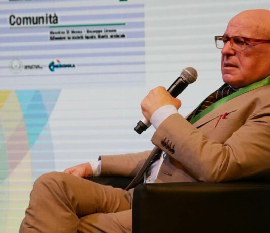 Ottant’anni di filosofia e poesia, incontro speciale con Giuseppe Limone all’ex Municipio di Atella