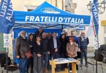 Referendum, Santangelo a Teano al gazebo di FdI: “Votare sì per una giustizia più veloce e vicina ai cittadini”