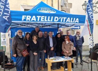 Referendum, Santangelo a Teano al gazebo di FdI: “Votare sì per una giustizia più veloce e vicina ai cittadini”