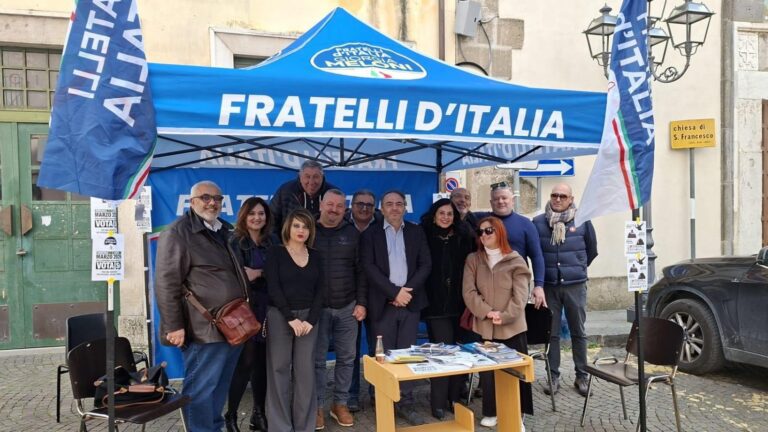 Referendum, Santangelo a Teano al gazebo di FdI: “Votare sì per una giustizia più veloce e vicina ai cittadini”