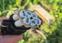 FOTO Cesa, raid nell’ex campo del parroco. Guida: “Qualcuno non vuole che sia aperto”. Fiorillo: “La città non è ostaggio di un mostro”