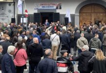 FOTO Una marea di persone al taglio del nastro del comitato di Guida. E Cesa in Comune resta in silenzio sui GOL di Villano