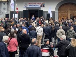 FOTO Una marea di persone al taglio del nastro del comitato di Guida. E Cesa in Comune resta in silenzio sui GOL di Villano