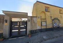 FOTO Incendio nel cimitero di Cesa, Guida anticipa il divieto di depositare lumini e fiori freschi: stop da oggi fino al 26 ottobre