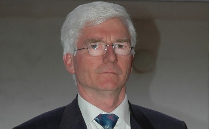 Cesa, lavori in piazza De Michele fermi da oltre un mese. D’Agostino sferza Guida: “Errore dilettantesco pagato a caro prezzo dai cittadini e dai fedeli”