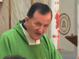 Comunali a Cesa, il parroco Schiavone ai candidati: “No all’odio”. Ma contro Fiorillo in azione la banda della Magliana 4.0