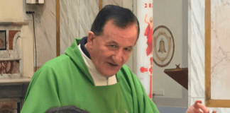 Comunali a Cesa, il parroco Schiavone ai candidati: “No all’odio”. Ma contro Fiorillo in azione la banda della Magliana 4.0