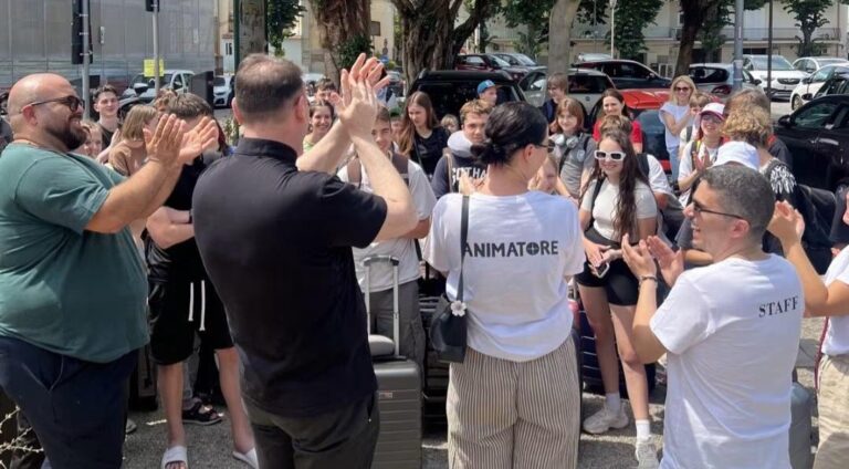 FOTO “È più bello insieme”: la Caritas di Aversa accoglie 100 tra bambini, ragazzi e accompagnatori provenienti dall’Ucraina
