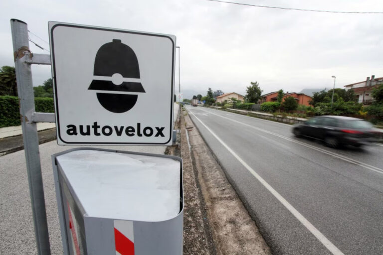 Autovelox in Campania: spenti 7 dispositivi, omologati 55 misuratori di velocità