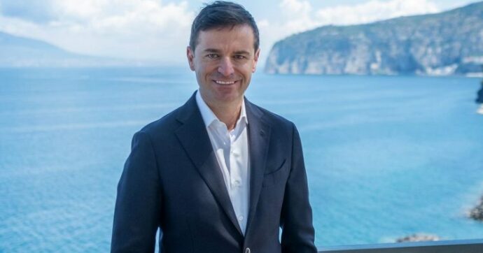 Giro di tangenti nel “Sistema Sorrento”, il pm chiede 5 anni: l’ex sindaco Coppola patteggia