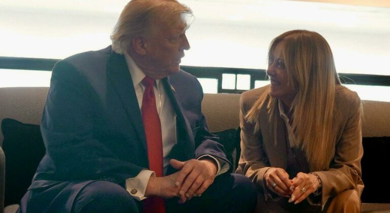 Un altro durissimo attacco di Trump contro Meloni: “Serve un ordine restrittivo”