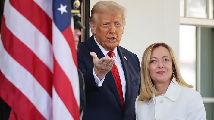 Vertice Nato, Trump: “Meloni mi piace ma ha sbagliato sull’Iran”. La premier arriva in ritardo ed Erdogan se ne va