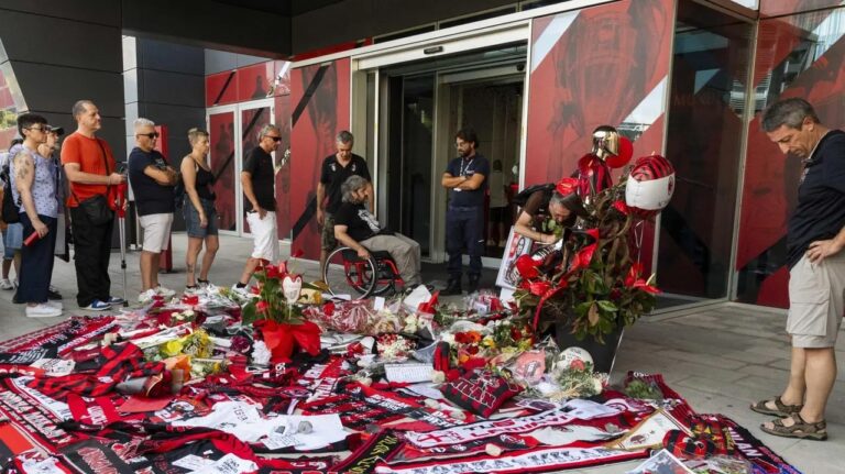 L’ultimo saluto a Franco Baresi: fischi per Cardinale e Scaroni, ovazione per Maldini e Van Basten