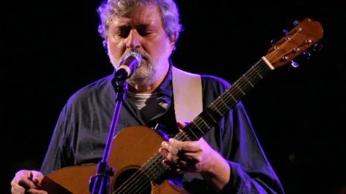 Morto Francesco Guccini, il presidente Mattarella: “Scompare un poeta, le sue canzoni hanno segnato questi anni”