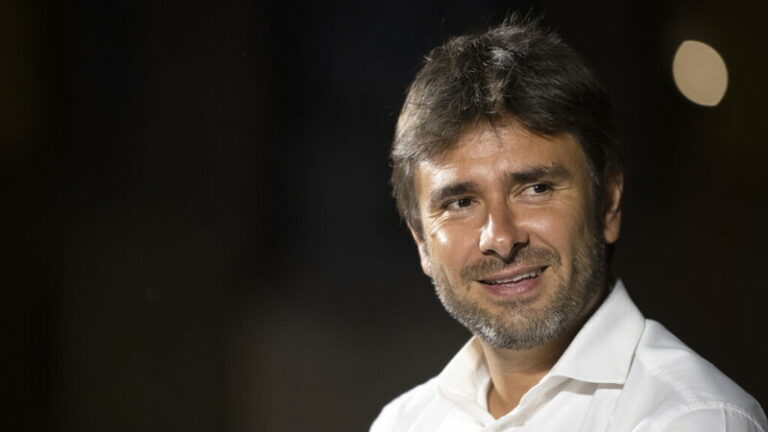 Di Battista non è trasferibile in Italia dopo il malore a Cuba. Le sue parole sui social: “Ce la metterò tutta”