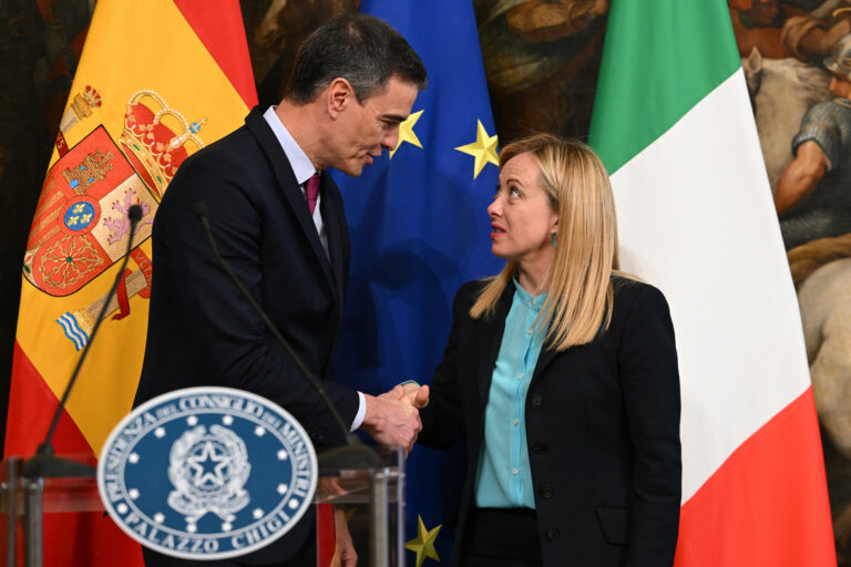 Schengen, Madrid: “Il governo italiano riapra entro il 9 agosto o ci saranno misure conseguenti”. La replica: “Stop almeno fino al 15”