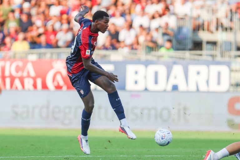 Il calciatore del Cagliari Trepy in coma farmacologico, ha rischiato di annegare in piscina