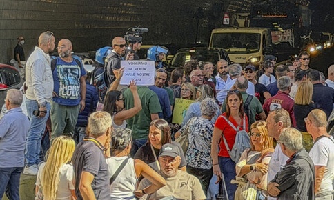 Campi Flegrei, protesta dei cittadini sfollati dei rioni Acer di Pozzuoli. Annunciate altre manifestazioni