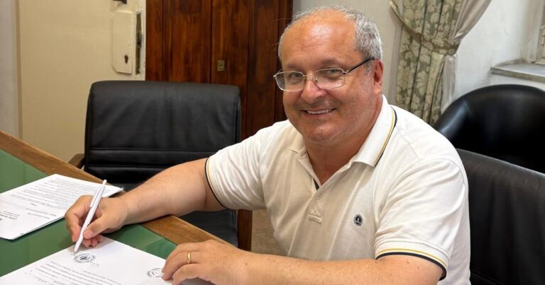 Aversa, De Chiara assessore e la figlia selezionata per il servizio civile. La politica è una questione di famiglia