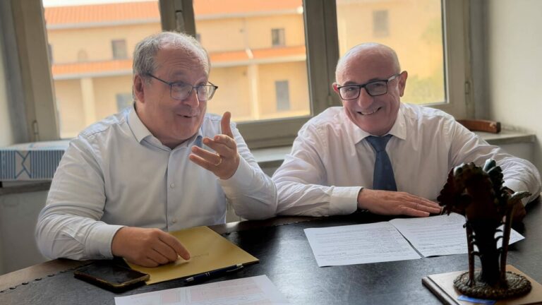 Aversa, un altro psicodramma in assise: Matacena a un passo dalle dimissioni. I giochetti di De Chiara affossano il sindaco