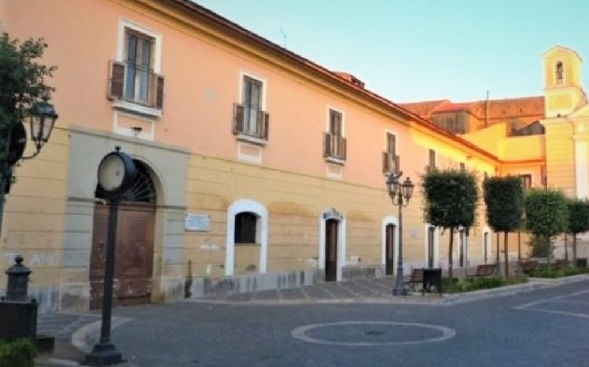 San Nicola la Strada, la cultura conquista i giovani: bagno di folla per Enrica Romano. L’arte di Villano incanta il Salone Borbonico